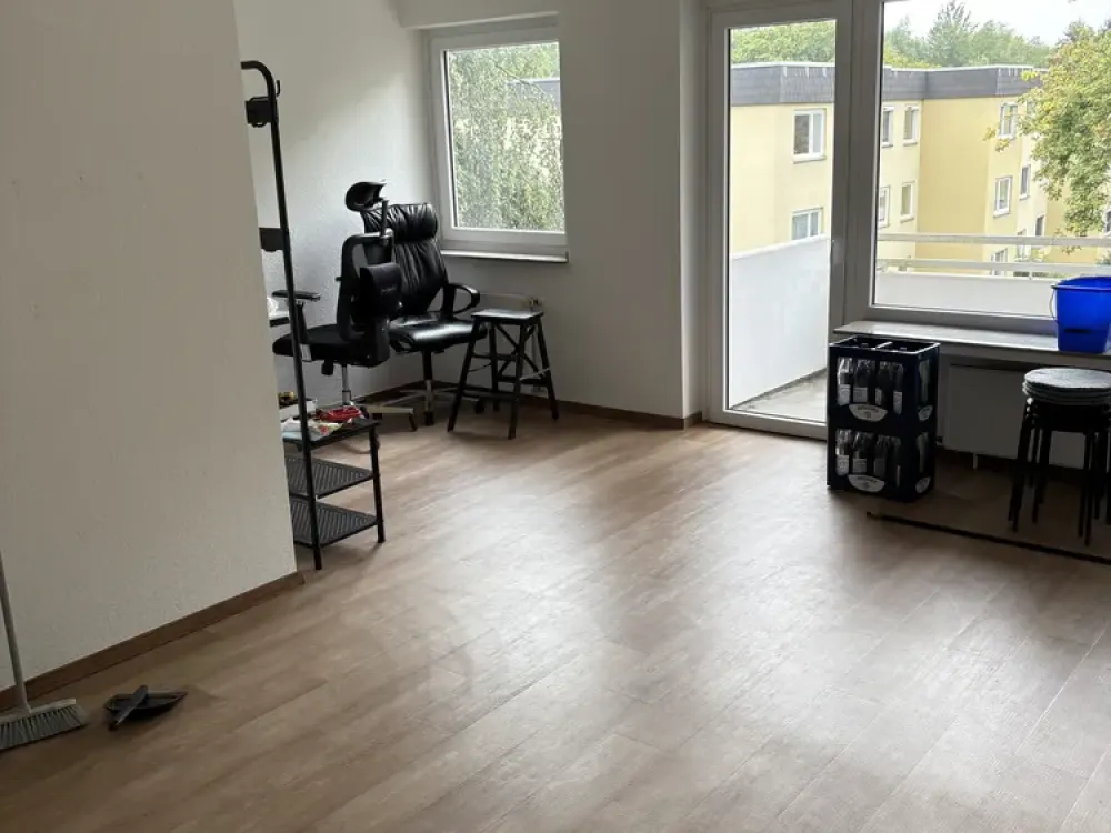 2 Zimmer Wohnung mit Balkon!