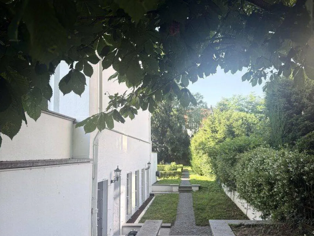 Möblierte Wohnung in historischer Villa mit exklusiver Lage an der Kölner Riviera