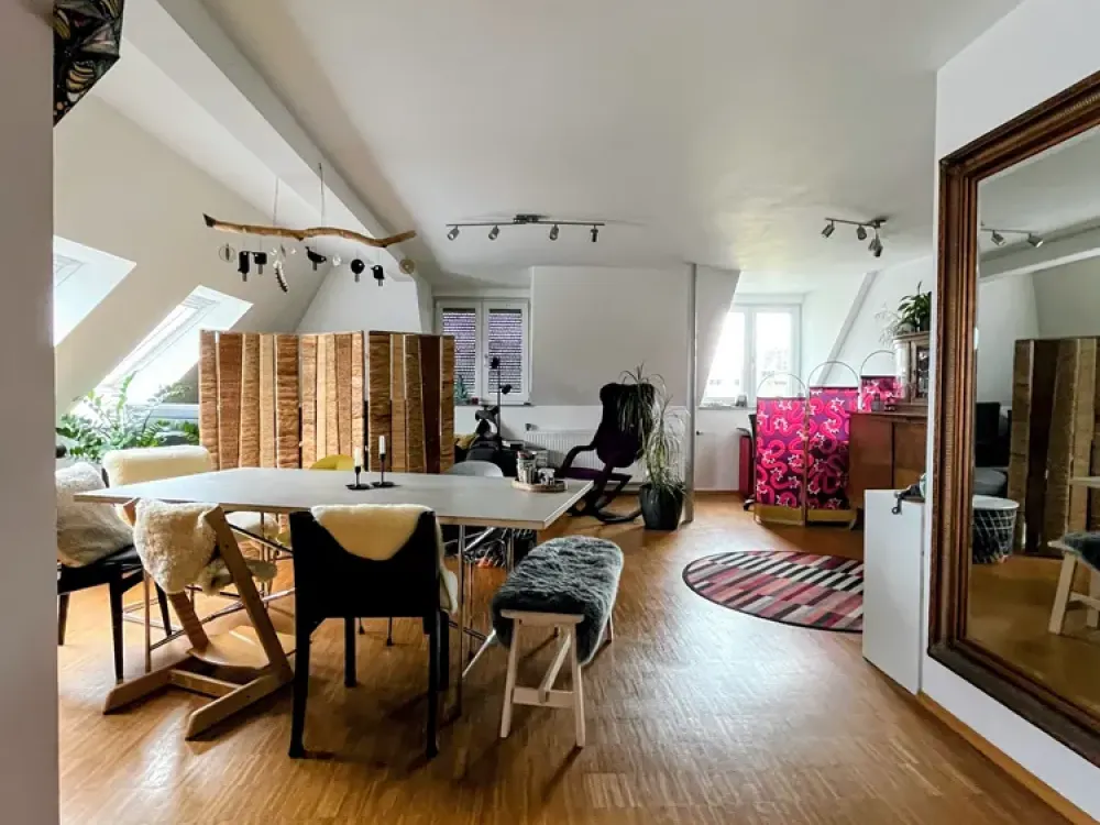 Living with Character: Spacious 4.5-Room Attic Apartment