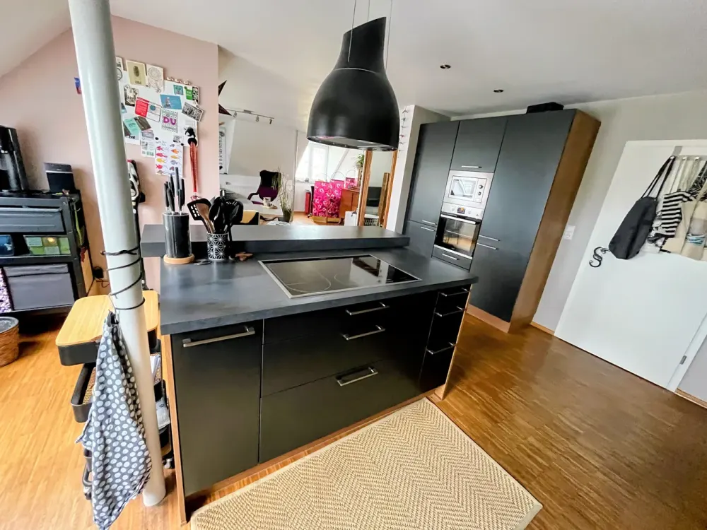 Living with Character: Spacious 4.5-Room Attic Apartment