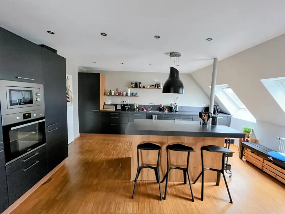 Living with Character: Spacious 4.5-Room Attic Apartment