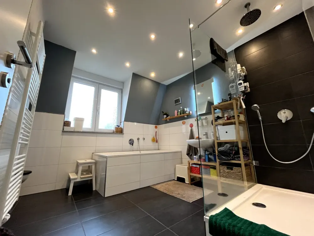 Living with Character: Spacious 4.5-Room Attic Apartment