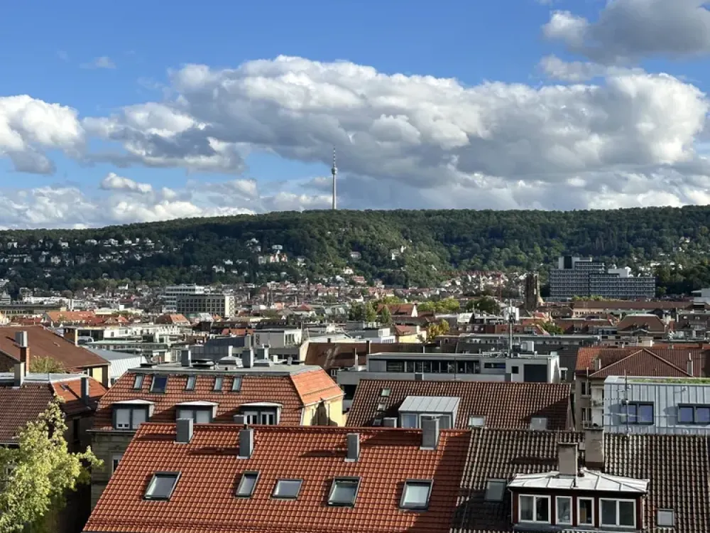 DG Wohnung vom Feinsten mit Balkon und Ausblick zum Fernsehturm