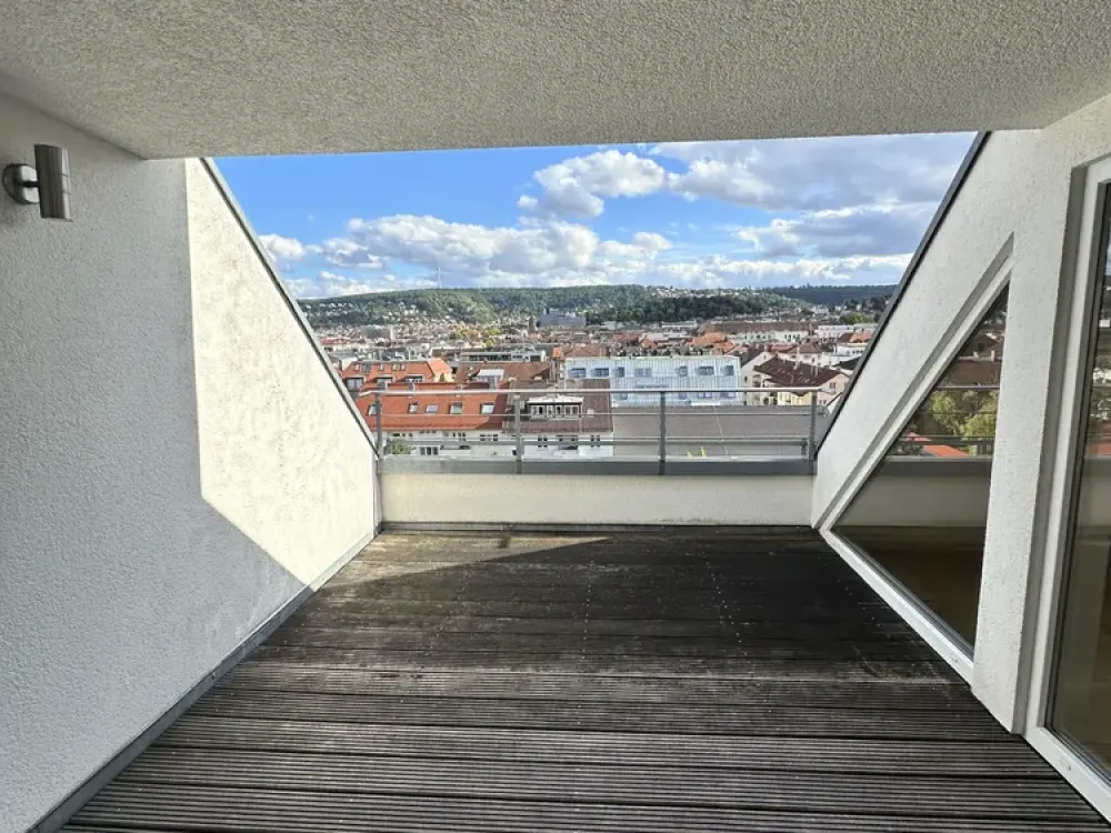 DG Wohnung vom Feinsten mit Balkon und Ausblick zum Fernsehturm