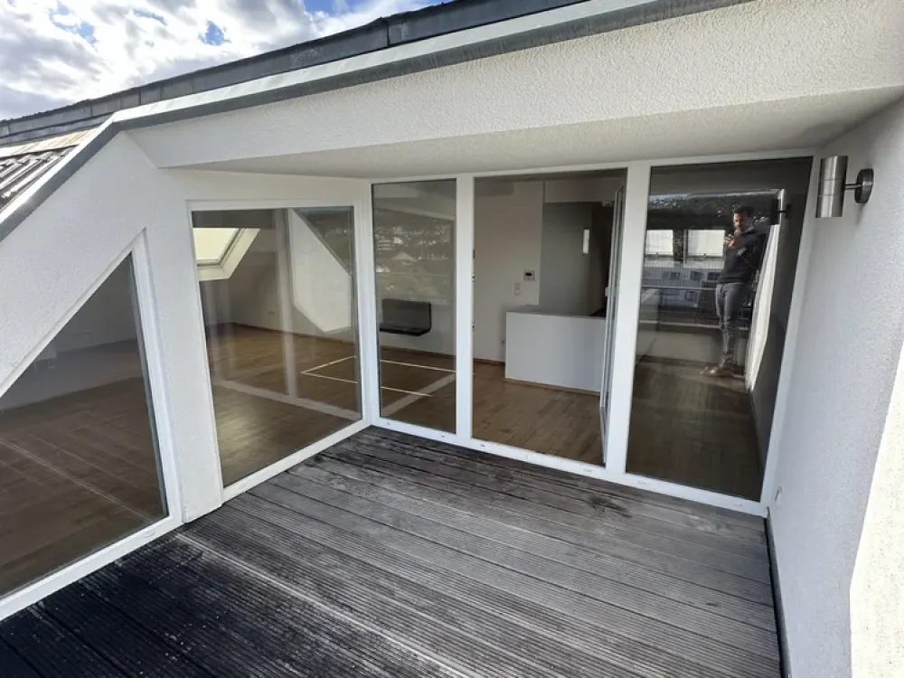 DG Wohnung vom Feinsten mit Balkon und Ausblick zum Fernsehturm