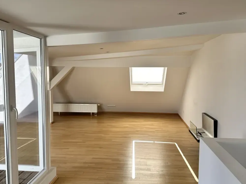 DG Wohnung vom Feinsten mit Balkon und Ausblick zum Fernsehturm