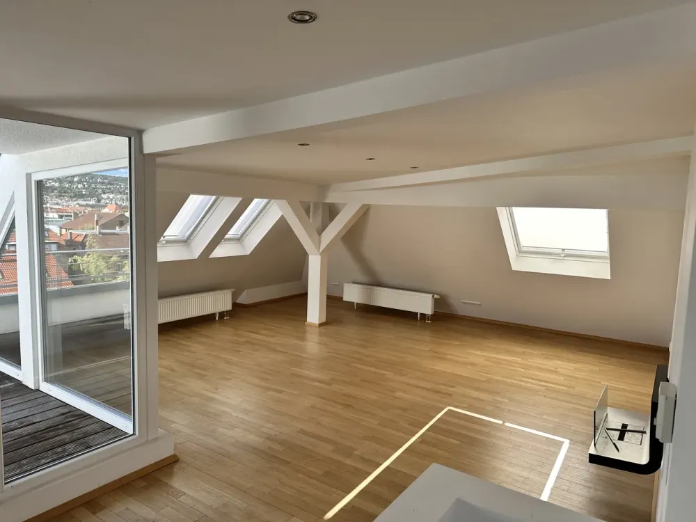 DG Wohnung vom Feinsten mit Balkon und Ausblick zum Fernsehturm