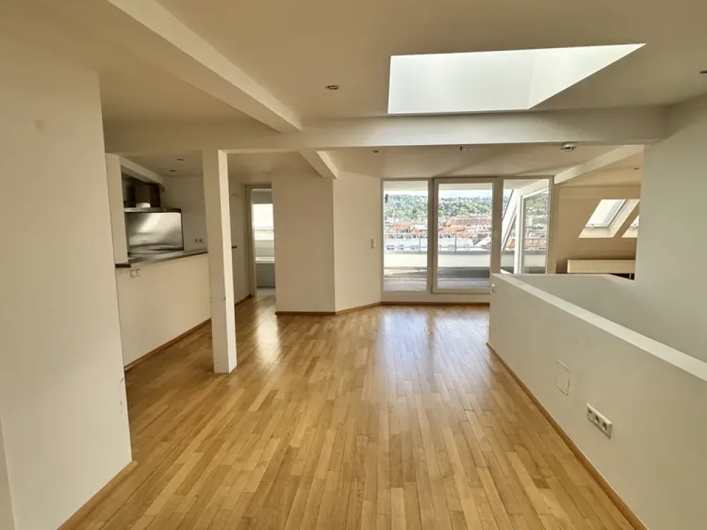 DG Wohnung vom Feinsten mit Balkon und Ausblick zum Fernsehturm