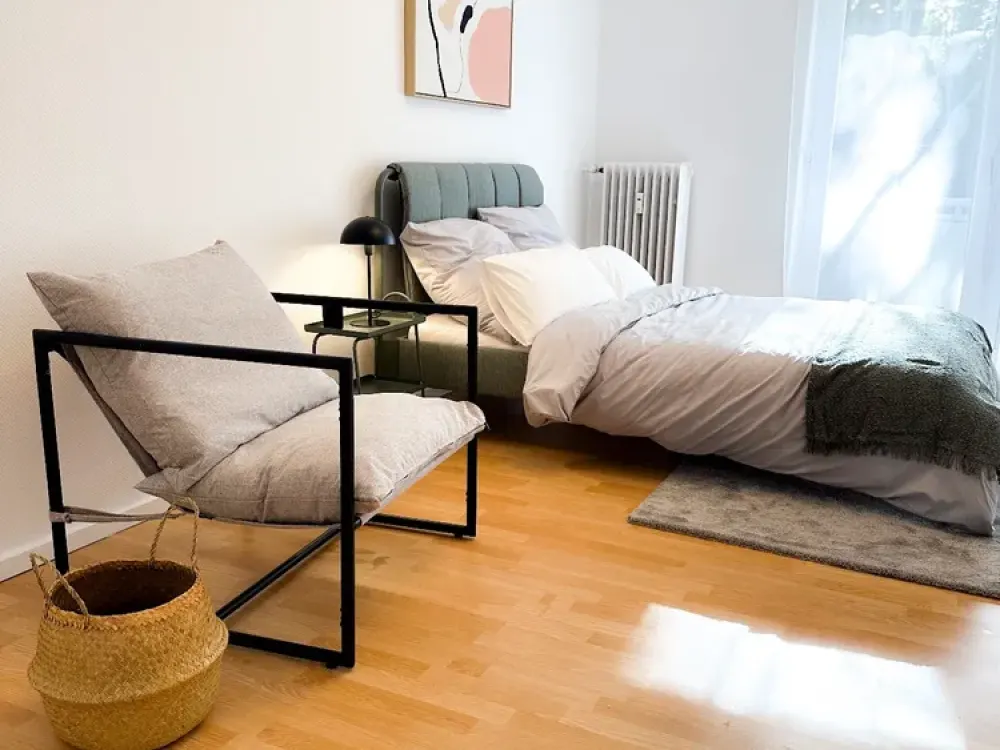 Bright 3-Room Ground Floor Apartment with Large Southwest Balcony in Ratingen-Mitte
