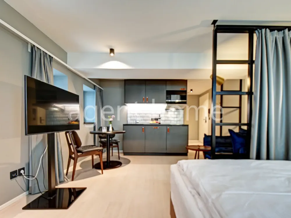 FURNISHED - METROPOLITAN LIVING - Boutique Apartment in Trendy Residential Quarter
