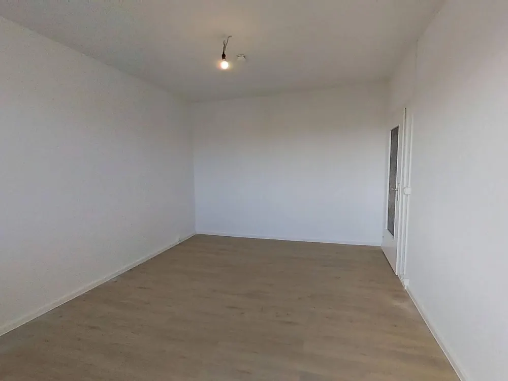 Modern 3-Room Apartment with Balcony Overlooking the Roofs of Rostock