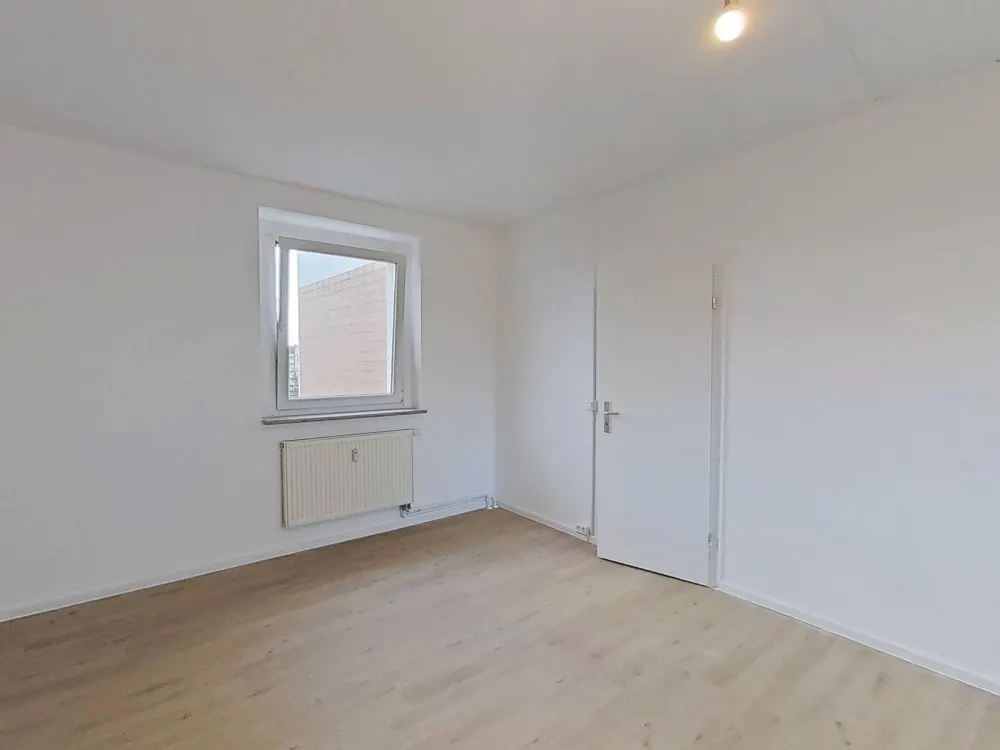 Modern 3-Room Apartment with Balcony Overlooking the Roofs of Rostock