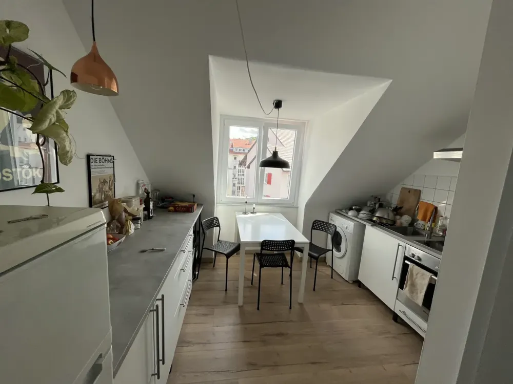 Am Vogelsang: Ruhige 3-Zimmer-Dachgeschoss-Wohnung über den Dächern von Stuttgart-West