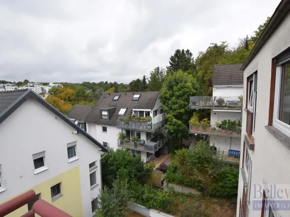 Renovierte 4,5 Zimmer Penthouse-Wohnung mit 2 Bädern in ruhiger zentraler Lage von Bad Soden