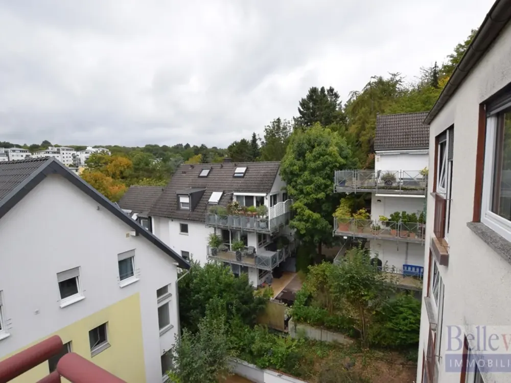 Renovierte 4,5 Zimmer Penthouse-Wohnung mit 2 Bädern in ruhiger zentraler Lage von Bad Soden