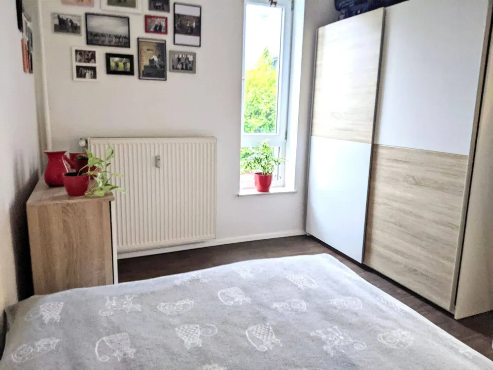 sonnige, sehr gepflegte 2 Zimmer Wohnung Duschbad Stellplatz Terrasse