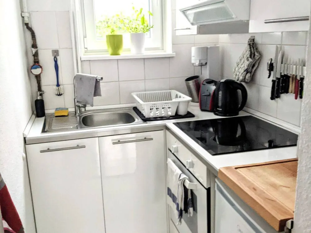 sonnige, sehr gepflegte 2 Zimmer Wohnung Duschbad Stellplatz Terrasse