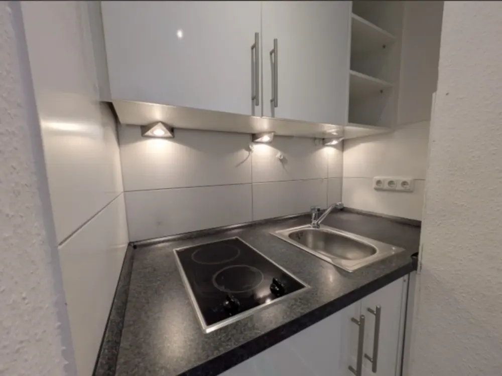 Lichtdurchflutet & Zentral: Möbilierte Wohnung in Köln-Neustadt