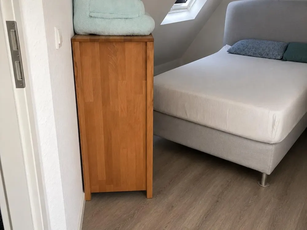 Teilmöbilierte 2 Zimmer Dachgeschosswohnung Botnang-Ost