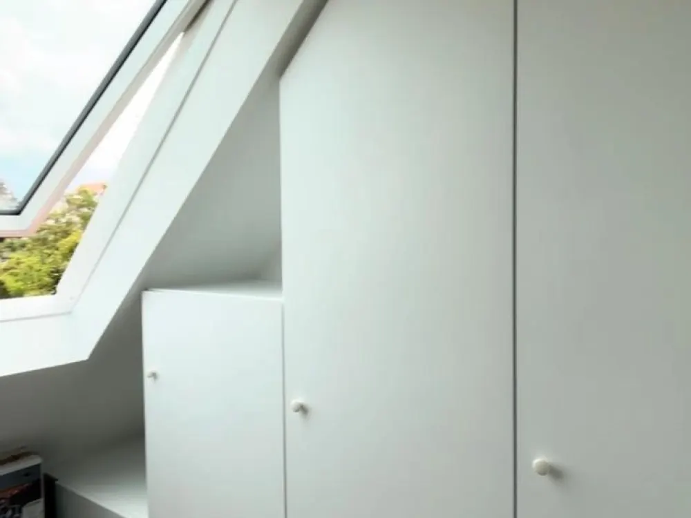 Teilmöbilierte 2 Zimmer Dachgeschosswohnung Botnang-Ost