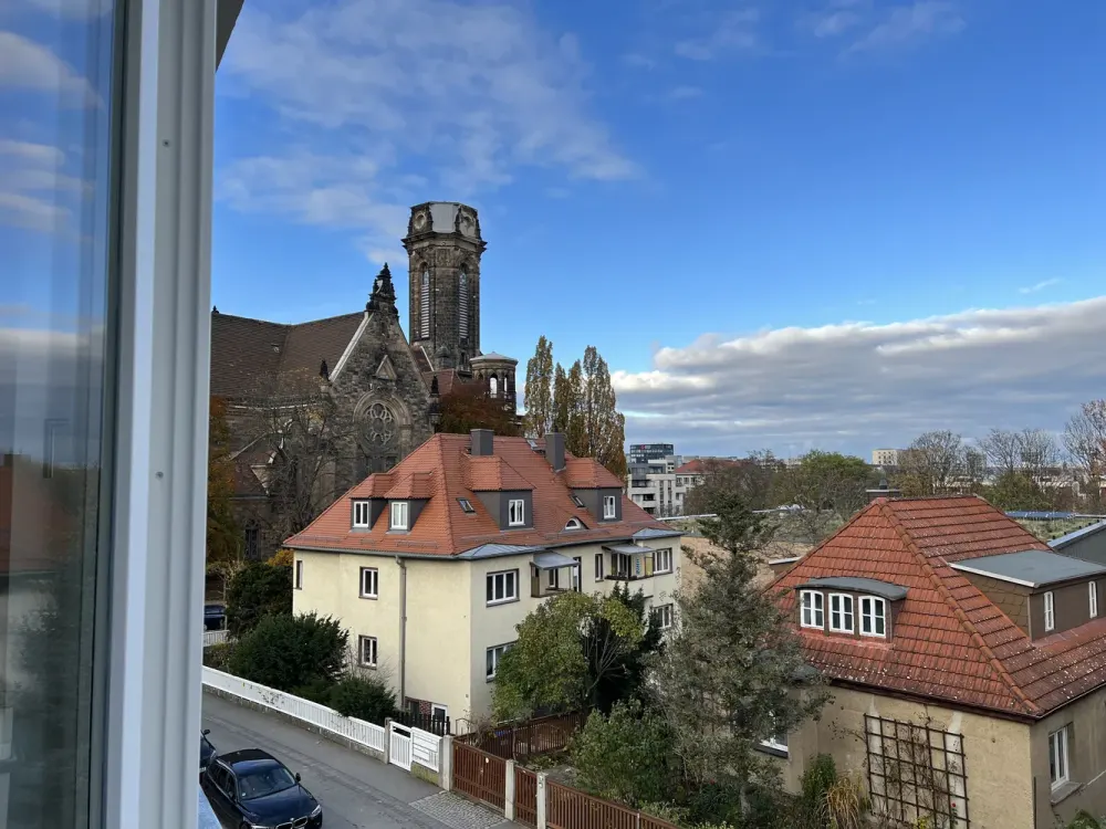 Schöne Aussichten und feine Ausstattung mit 3 Balkonen! Nähe Lukaskirche und TU-Dresden!