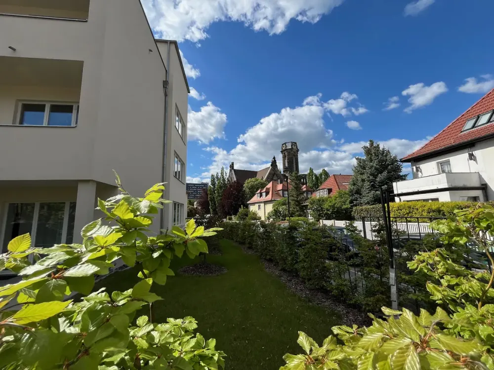 Schöne Aussichten und feine Ausstattung mit 3 Balkonen! Nähe Lukaskirche und TU-Dresden!