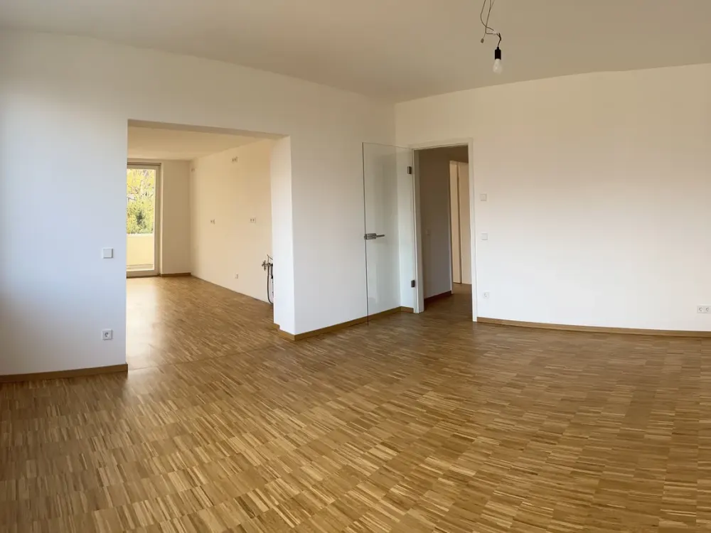Schöne Aussichten und feine Ausstattung mit 3 Balkonen! Nähe Lukaskirche und TU-Dresden!
