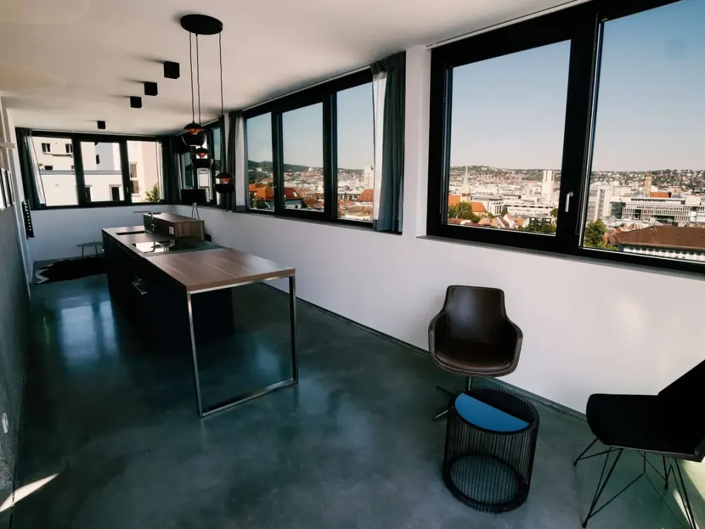 Für Unternehmen - Möbliertes Penthouse in der Alexanderstraße 58