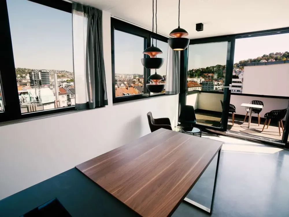Für Unternehmen - Möbliertes Penthouse in der Alexanderstraße 58