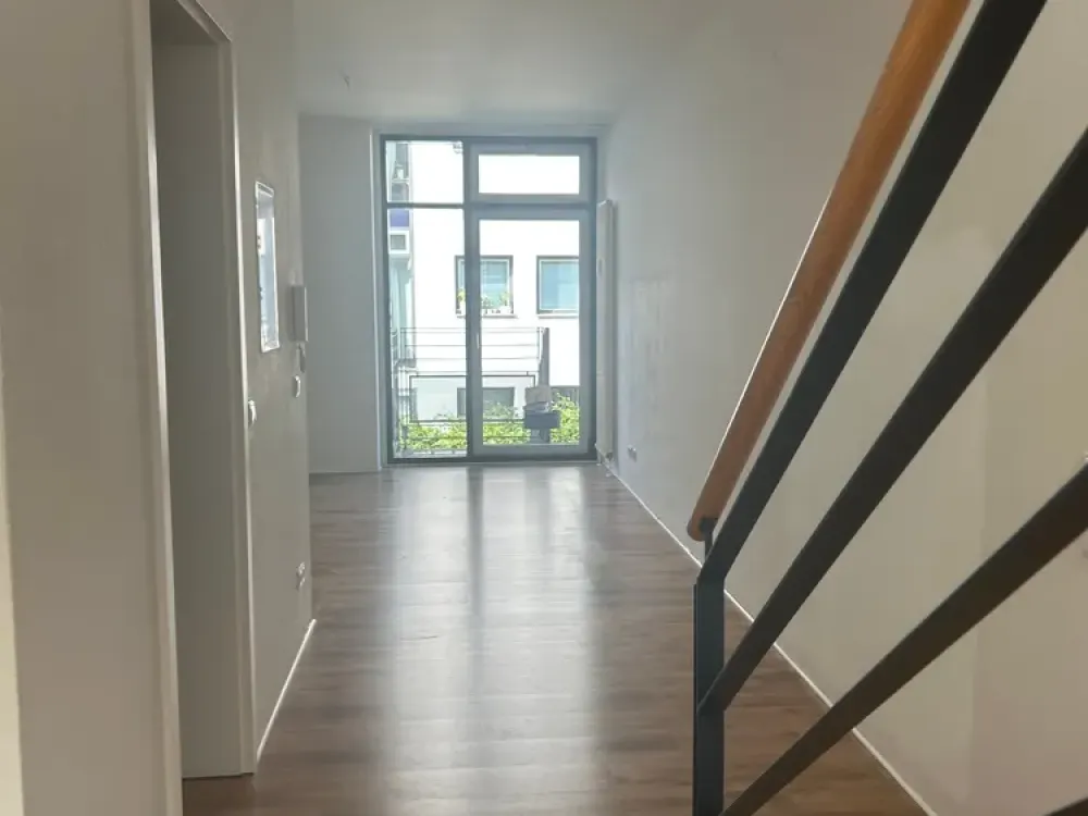 Attractive 2-Room Maisonette Apartment, direct contact: 0511-2800677