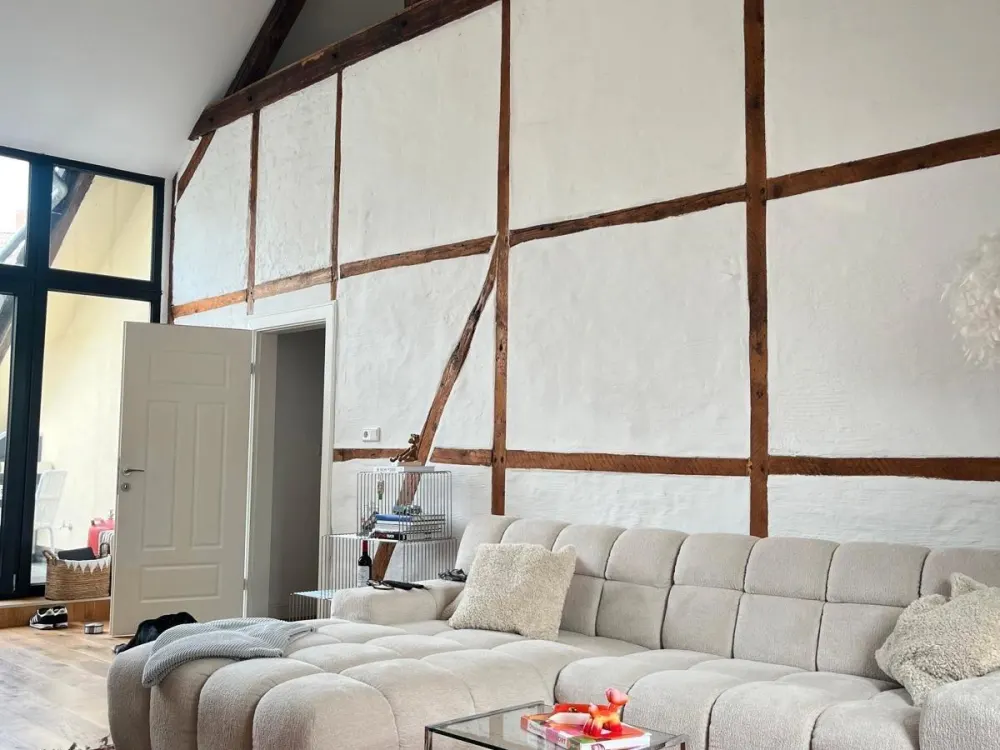 Attraktive sanierte 2-Zi-Wohnung mit Balkon in einem Baudenkmal