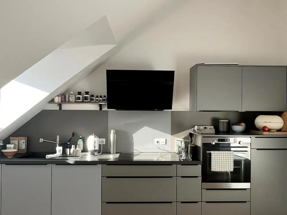 Attraktive sanierte 2-Zi-Wohnung mit Balkon in einem Baudenkmal