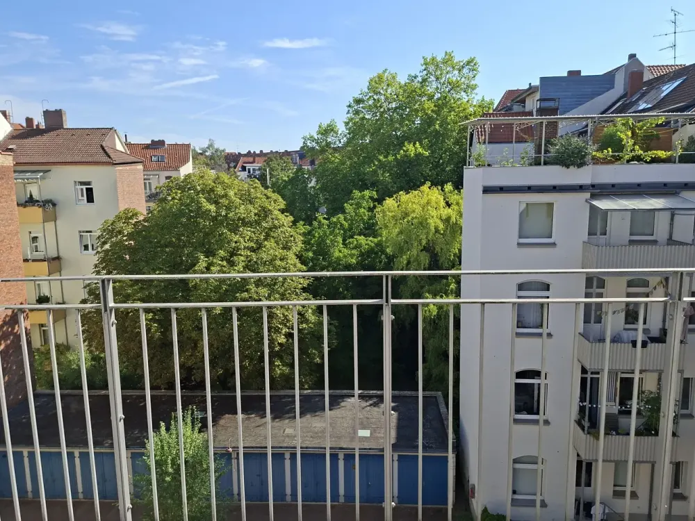 Südstadt: geräumige 2 Zimmerwohnung mit Balkon. Ggf. mit EBK