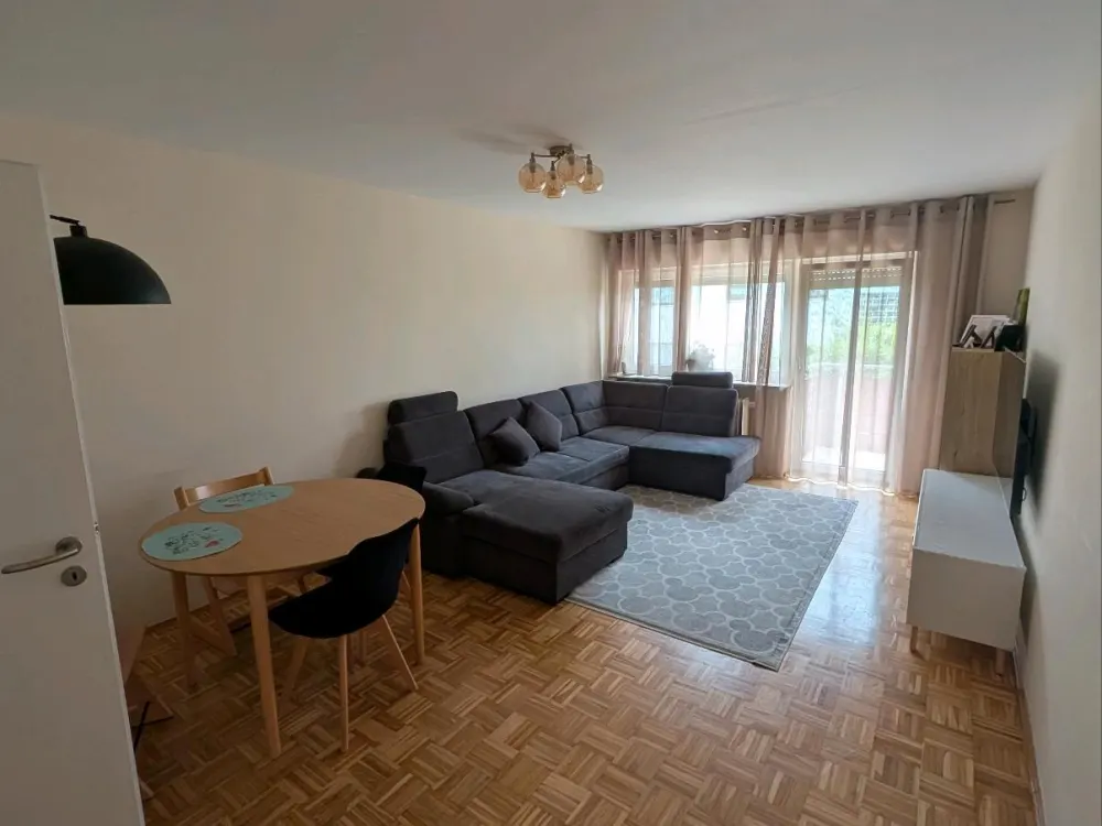 4 Zimmer Wohnung Teilmöbliert nahe Uni Hohenheim mit Pkw Stellpa