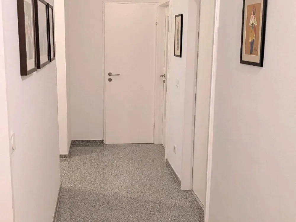 4 Zimmer Wohnung Teilmöbliert nahe Uni Hohenheim mit Pkw Stellpa