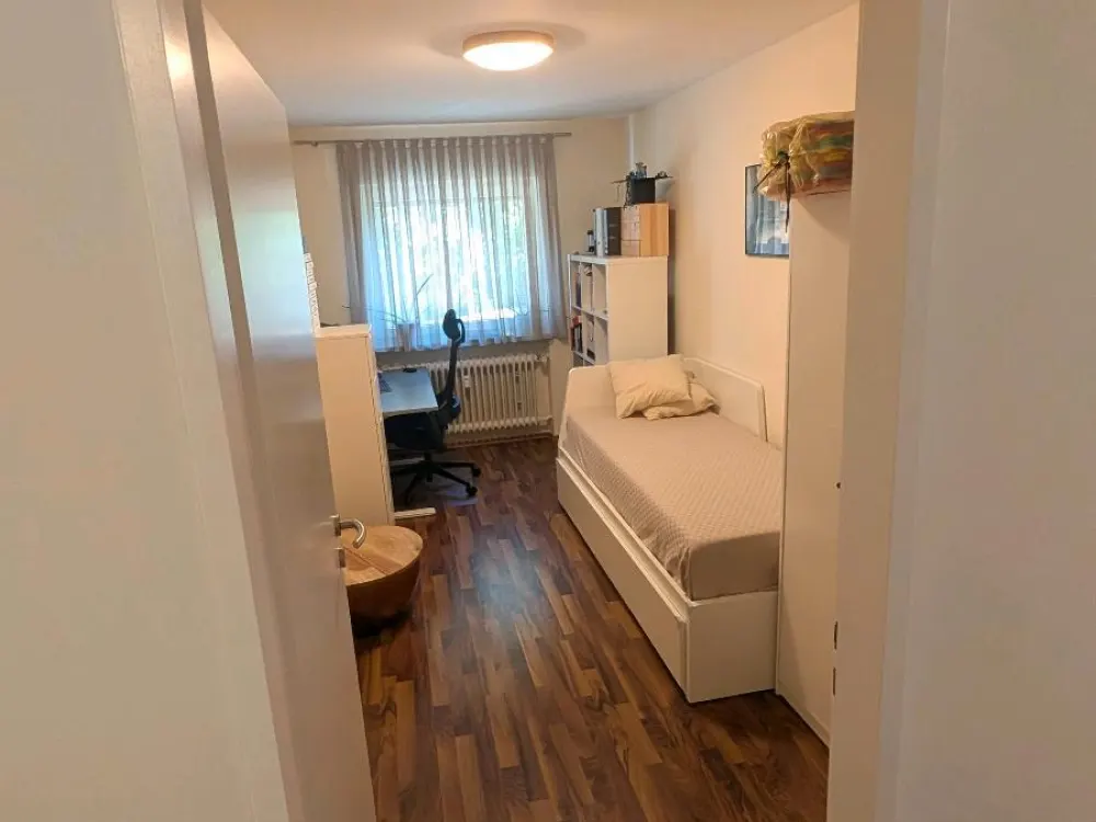 4 Zimmer Wohnung Teilmöbliert nahe Uni Hohenheim mit Pkw Stellpa