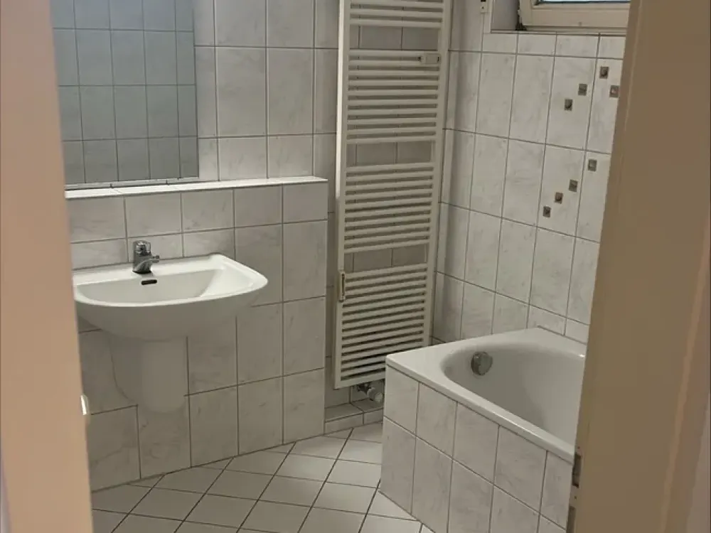 Beautiful and bright 2-room apartment in the basement
