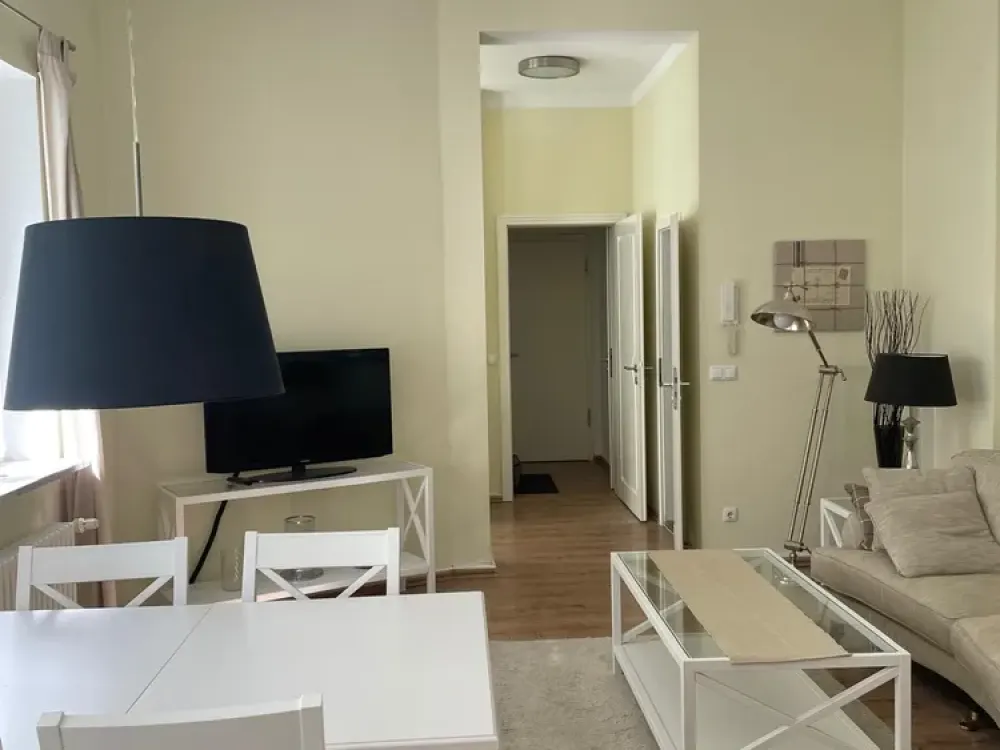 Bright and modern 2-room apartment, fully furnished
