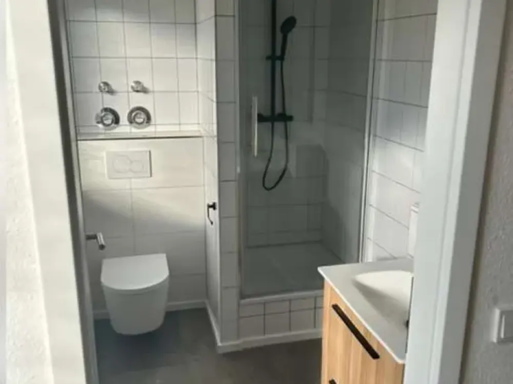 Möbelierte 1-Zimmer Wohnung mit Balkon, WLAN Tiefgarage Wifi Zentral Klimaanlage ENGLISH