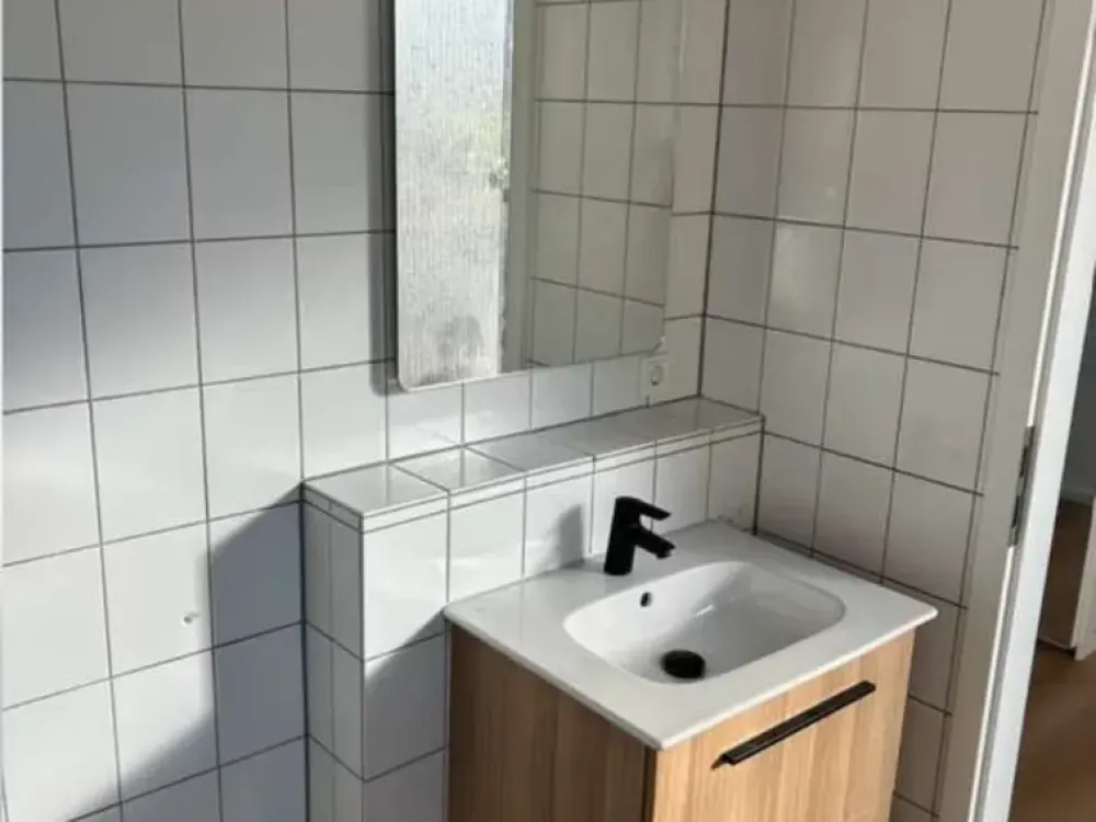 Möbelierte 1-Zimmer Wohnung mit Balkon, WLAN Tiefgarage Wifi Zentral Klimaanlage ENGLISH