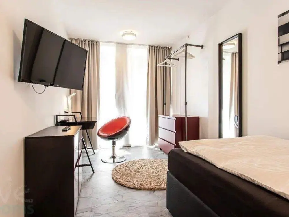 Ab Sofort - modern möbliertes Zimmer in 6er WG - mitten im Bahnhofsviertel