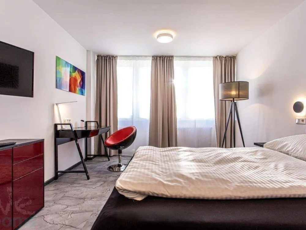 Ab Sofort - modern möbliertes Zimmer in 6er WG - mitten im Bahnhofsviertel