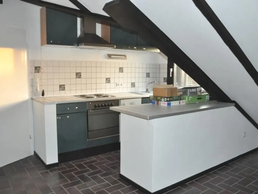 Bildschöne Dachgeschoss-Studiowohnung mit Balkon in ruhiger Grünlage