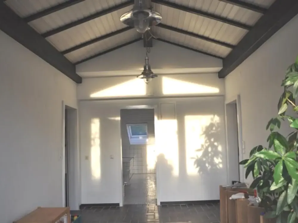 Bildschöne Dachgeschoss-Studiowohnung mit Balkon in ruhiger Grünlage