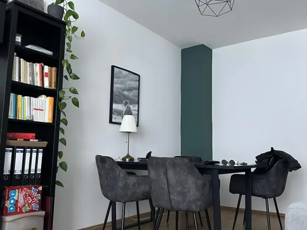Helle 2-Zimmer-Wohnung mit Balkon & separater offener Küche | Zweitbezug nach Renovierung