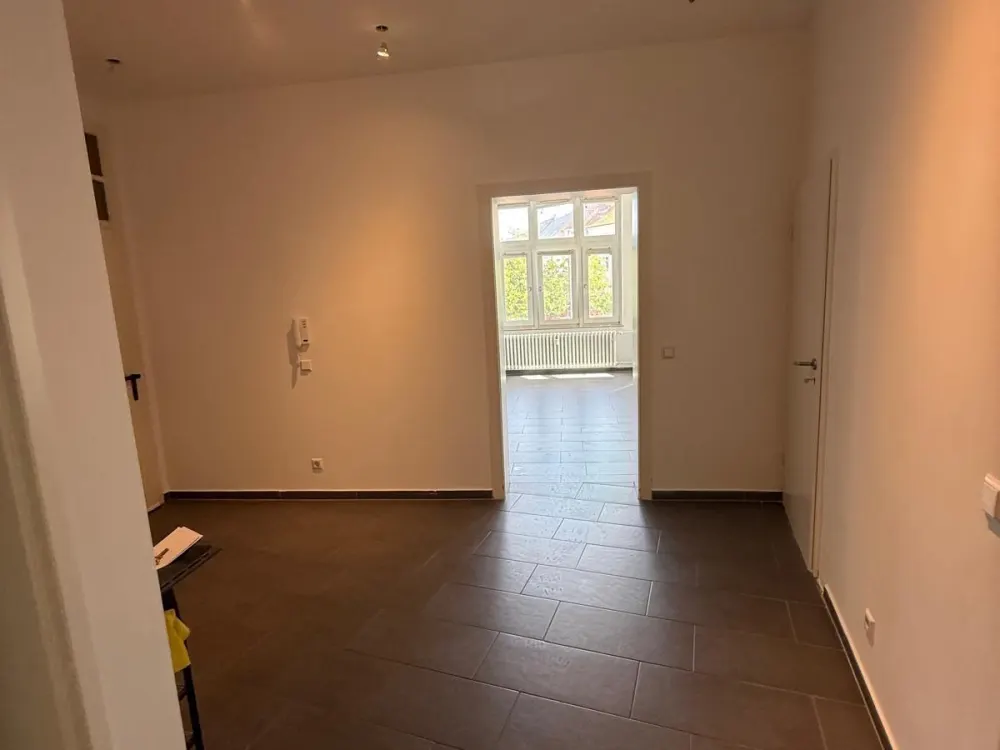 4-Zimmer-Wohnung oder auch Bürofläche zu vermieten