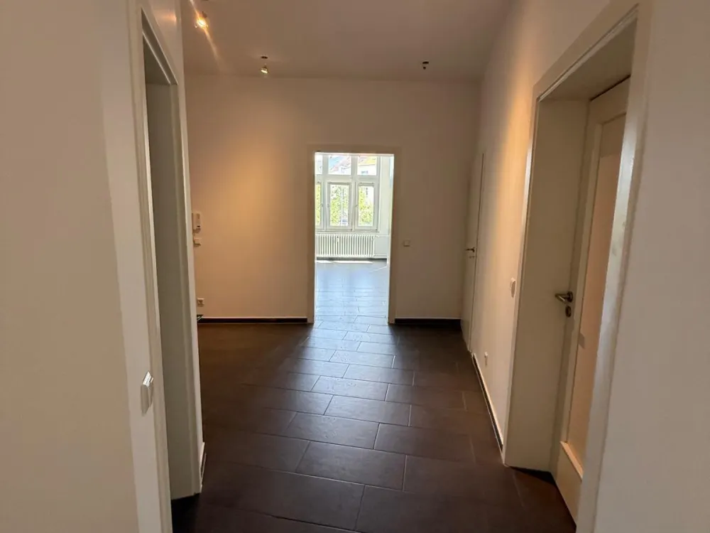 4-Zimmer-Wohnung oder auch Bürofläche zu vermieten