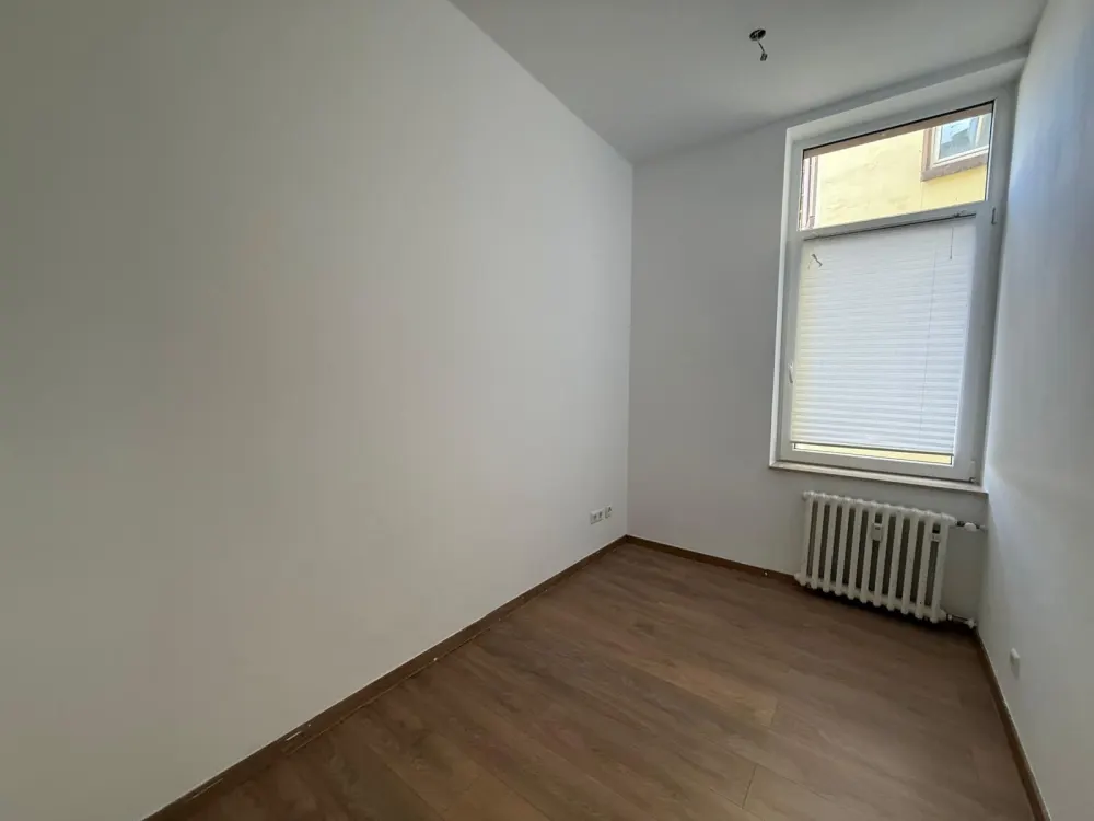 4-Zimmer-Wohnung oder auch Bürofläche zu vermieten