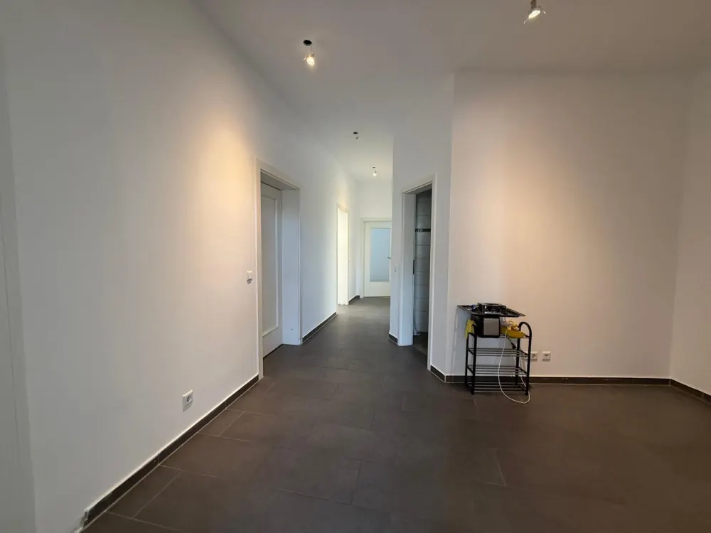 4-Zimmer-Wohnung oder auch Bürofläche zu vermieten