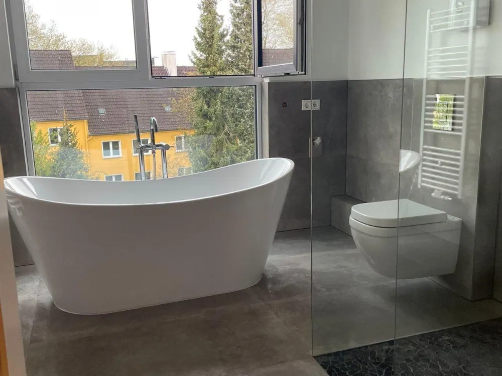 Stadtgarten - Exklusive 2-Zi-KB, Fußbodenh., freist. Badewanne&Regendusche, Klimaanlage, Gegenspr.